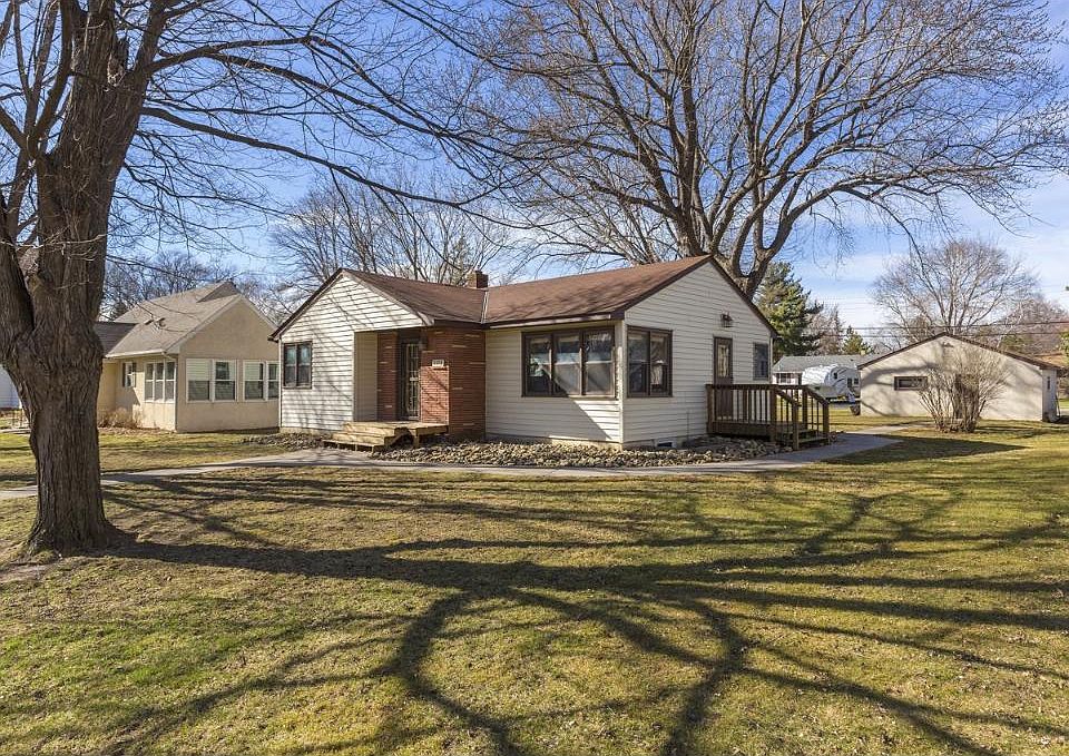1st image of 2193 Gardenette Dr N