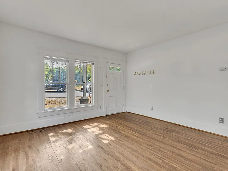 605 Park Cir #B — Photo 11