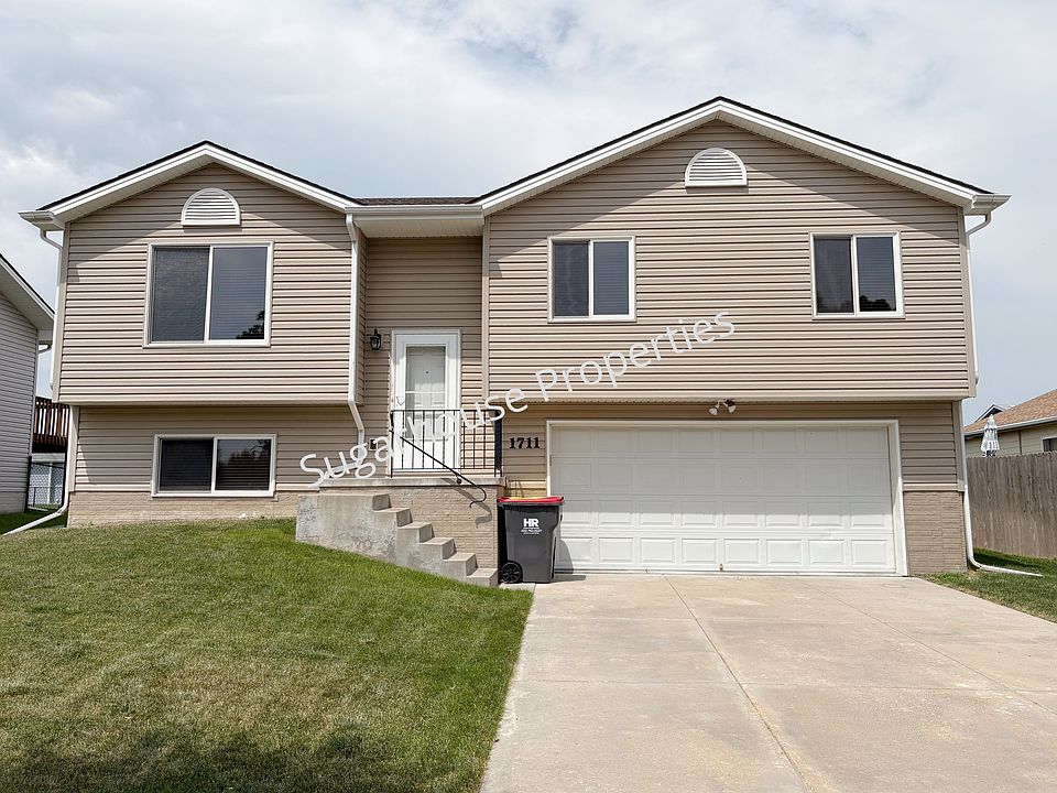 1st image of 1711 SW 27th St