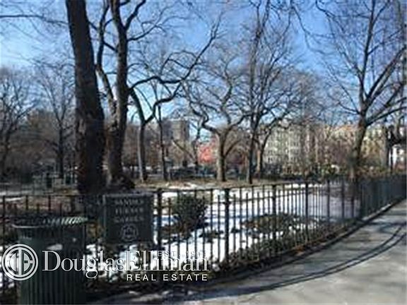 4th image of 620 E 11th St APT 18