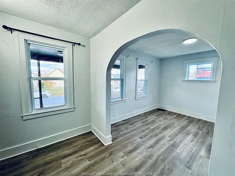 531 Langlois Ave — Photo 6