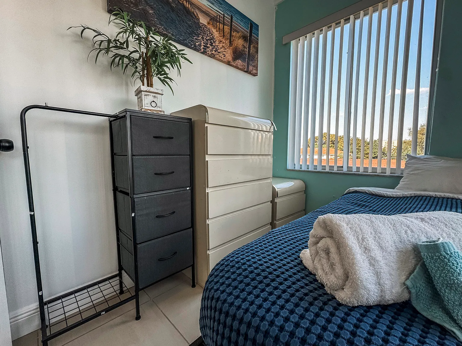 4 bed, 1.0 bath, 850 sqft, $1,269 — Photo 3