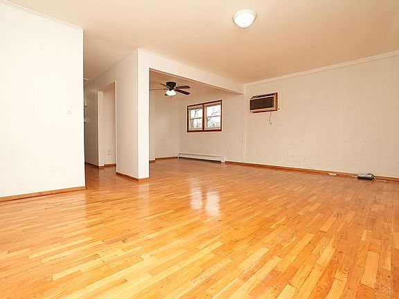 2nd image of 9 Davey St Floor 2