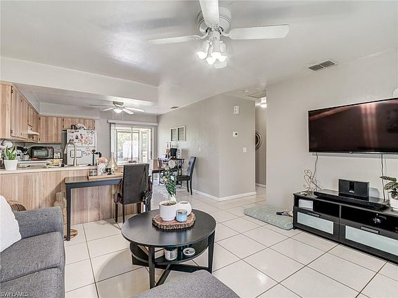 3rd image of 1103-1105 SE 23rd PL