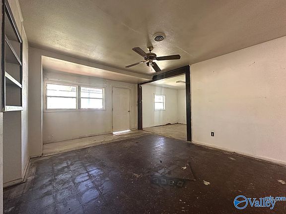 5th image of 2419 Tuxedo Dr NW