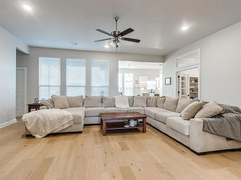 10516 NW 33rd Pl — Photo 26