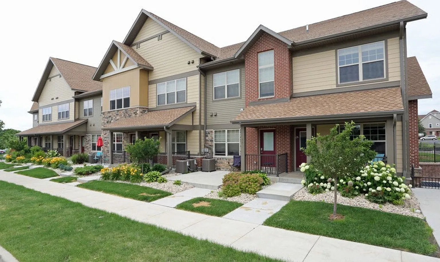 MurrayGlen Townhomes — Photo 2