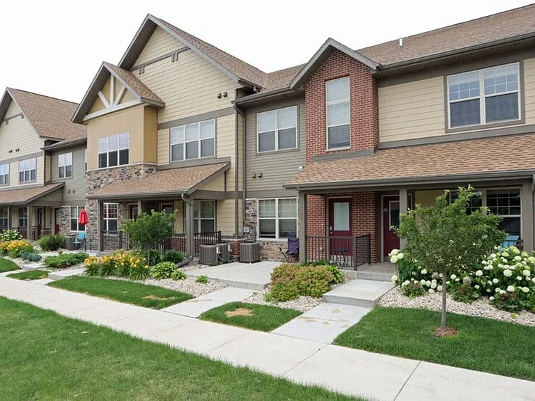 MurrayGlen Townhomes — Photo 2
