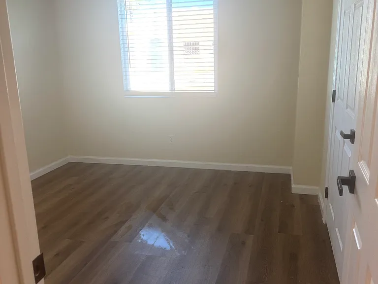 490 W Commercial Ave — Photo 8