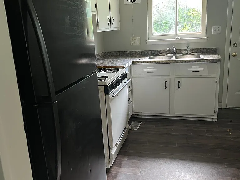 2089 Bancroft St — Photo 13