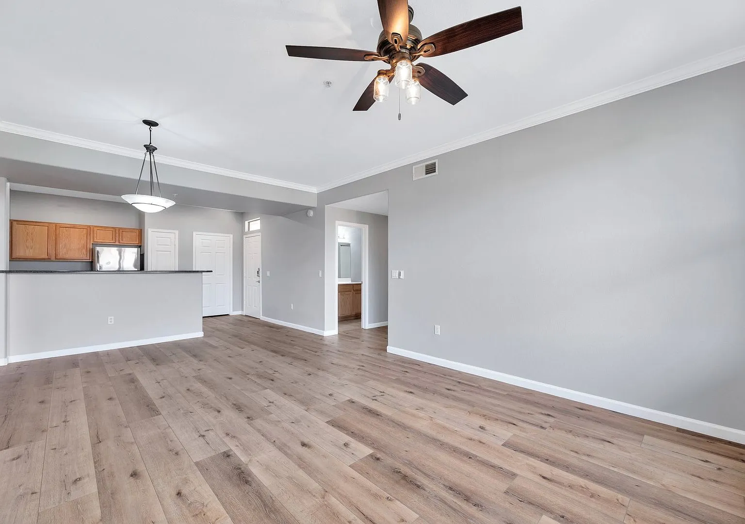 Upscale Condo in Highly Desirable Edge at Grayhawk! Available Now. — Photo 4