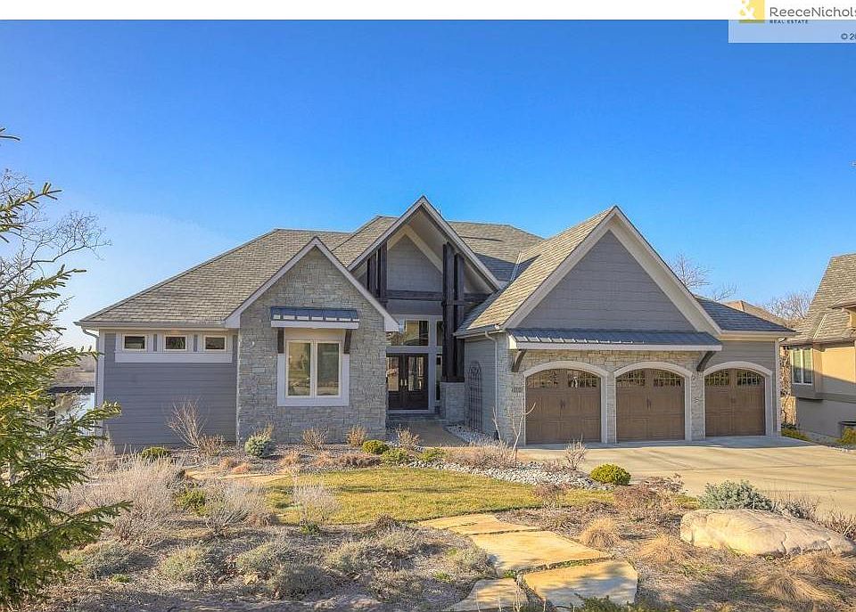 1st image of 2404 NE Lake Bluff Ct