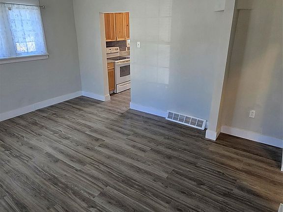 3rd image of 525 Washington St
