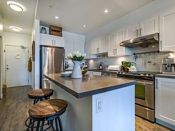 4th image of 963 Charland Ave #2104