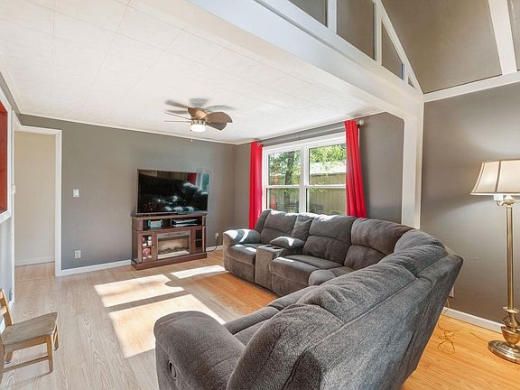 4th image of 923 Rocklyn St