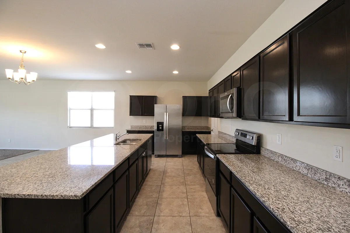 3 bed, 2.0 bath, 1887 sqft, $1,799 — Photo 3