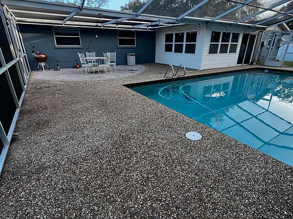 4th image of 4038 Prado Dr