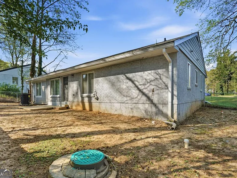 1735 Carter Cir — Photo 28