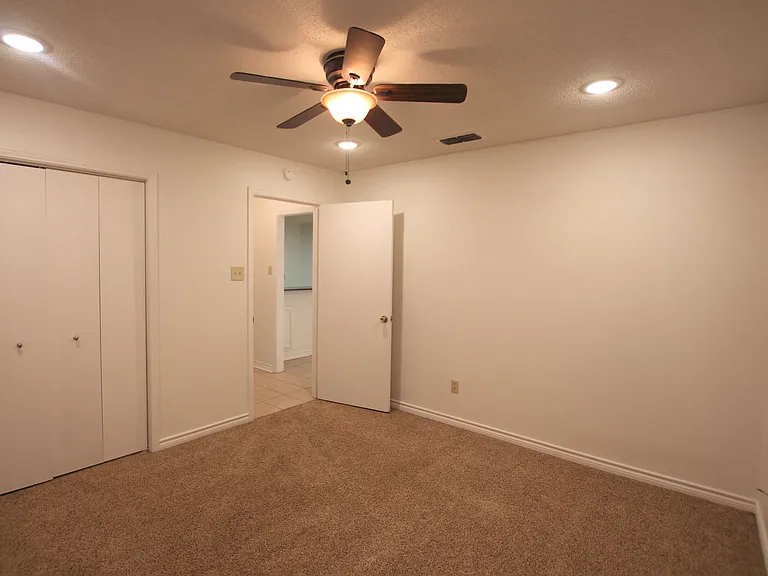 5839 Creekside Cir — Photo 28
