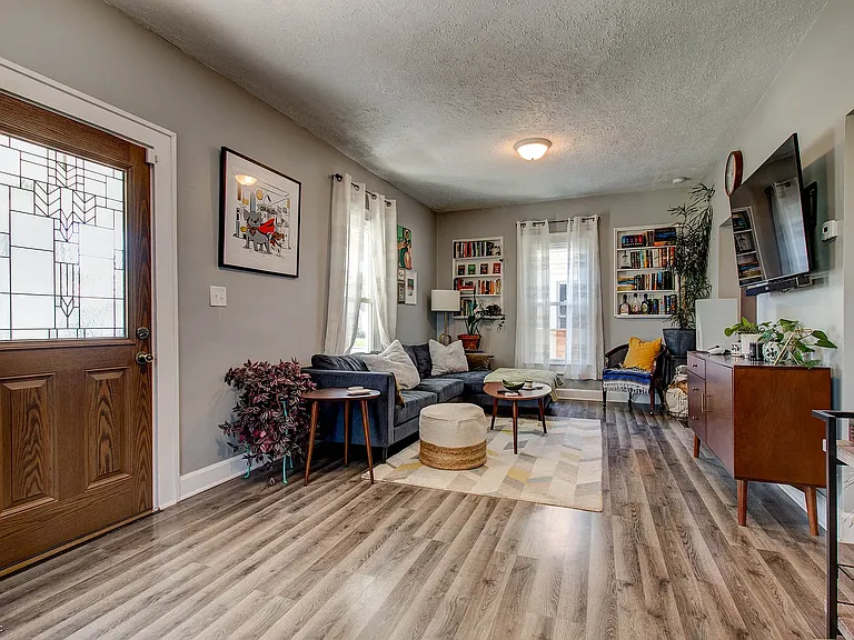330 Bernard Ave — Photo 8