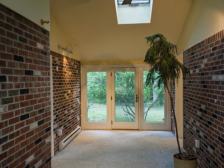 1350 Spring Valley Rd — Photo 7