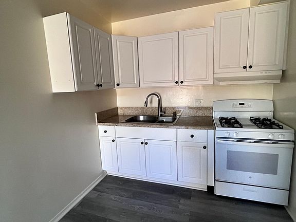 2nd image of 1710 Grismer Ave #H