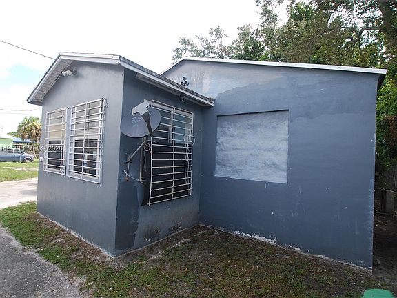 5th image of 4769 NW 17th Ave