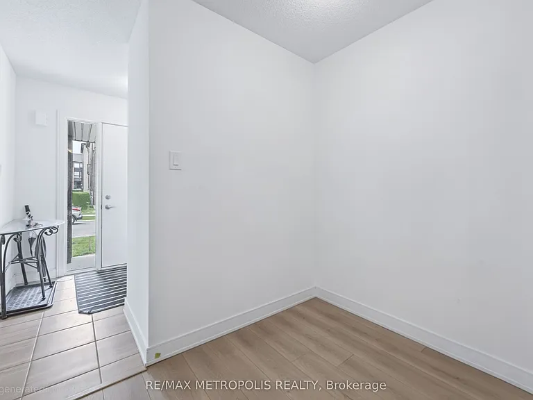 132 Blue Forest Cres — Photo 7