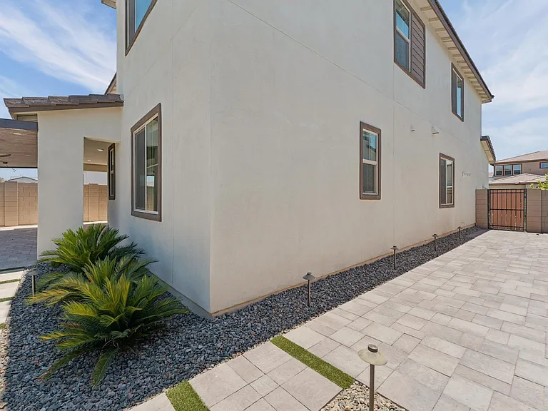 1524 E Carob Ct — Photo 56