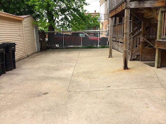 4th image of 952 N Central Park Ave