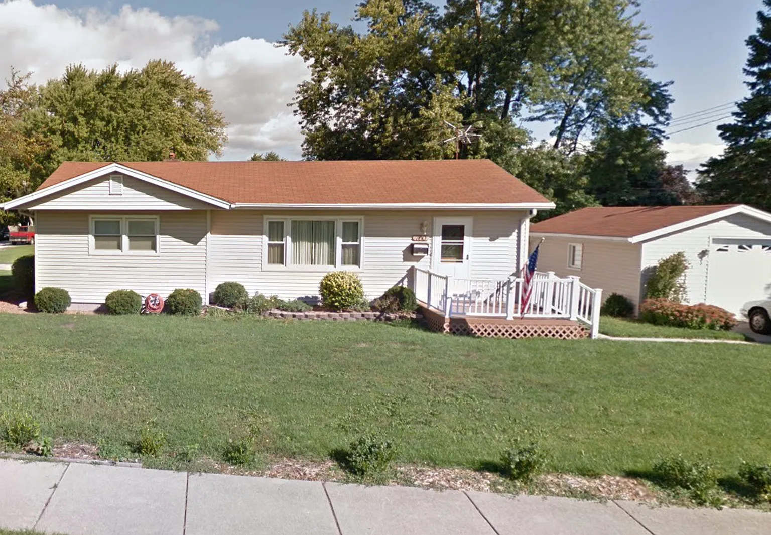 700 South St photo 1