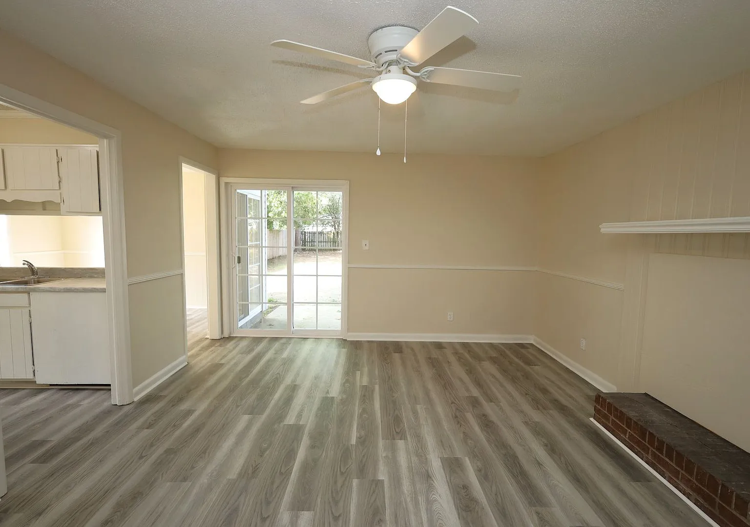 2820 Kirkwood Circle — Photo 2
