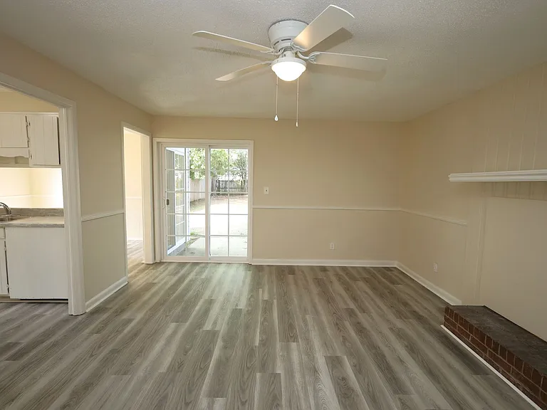 2820 Kirkwood Cir — Photo 3