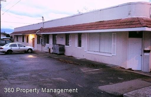 3rd image of 1121 SE 9th Ave APT 1