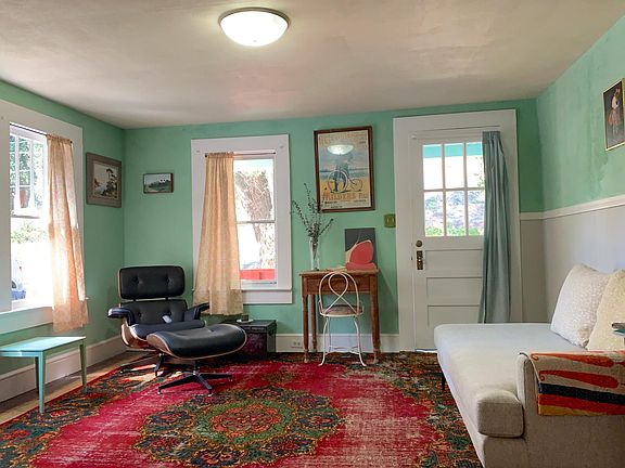 2nd image of 19 Woodfinavenue