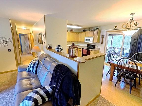 2nd image of 9 Brooktree Cir