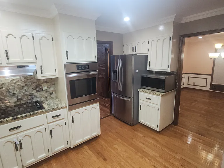 1216 Edinborough Ln — Photo 7