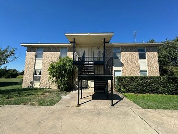 2nd image of 1709 Cedarhill Dr APT B