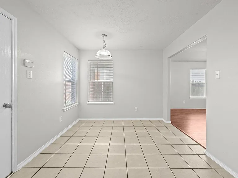 2746 Grahamwood Ln — Photo 6