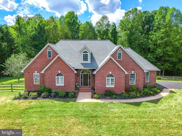 81 Peacock Station Dr, Fredericksburg, VA 22406