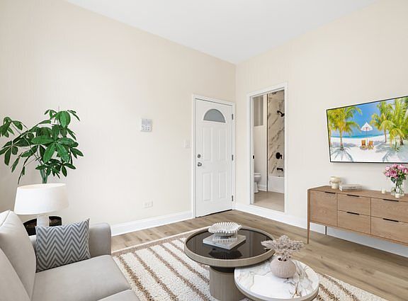 4th image of 1449 N Ashland Ave APT 2R