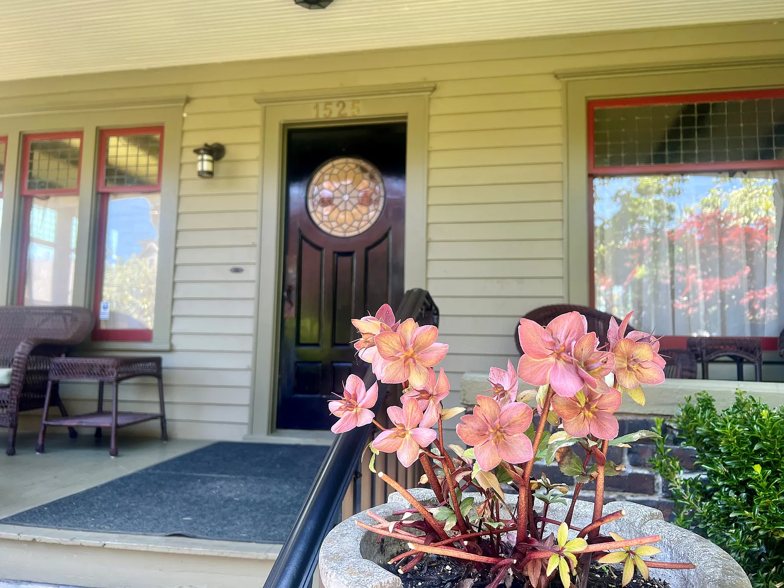 3 bed, 2490 sqft, $3,730 — Photo 4