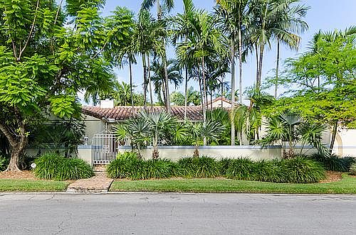 1st image of 210 E Di Lido Dr
