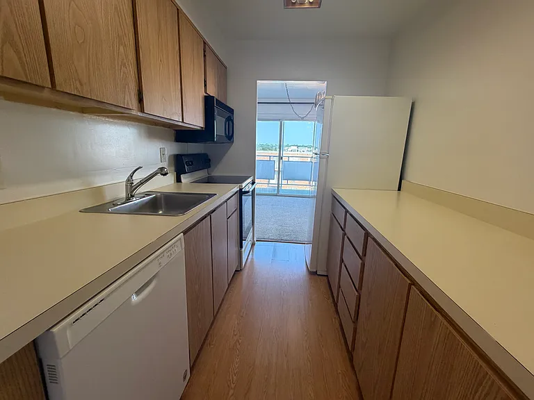 20 Jefferson St #F7 — Photo 13