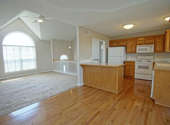 2nd image of 828 Harvest Dr