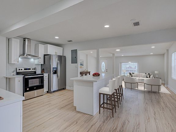 3rd image of 927 34th Street
