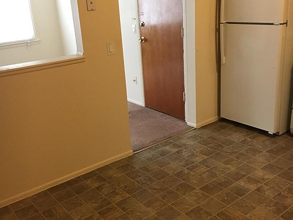 4th image of 140 Bourne Ave APT 15