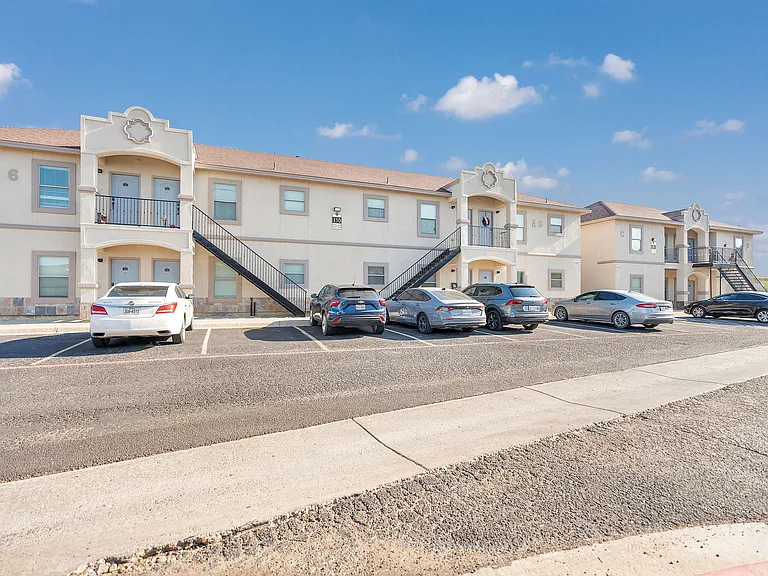 Stunning exterior of Merida Vista Apartments, located at a street corner, embodying luxury in Laredo, Texas