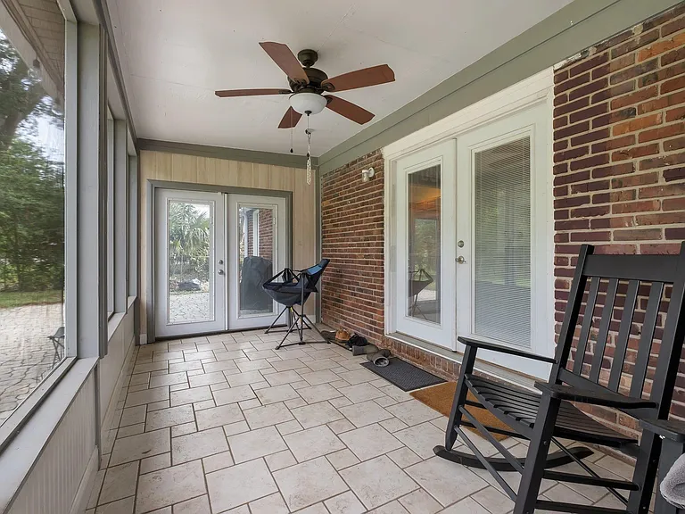 310 Lancaster Dr — Photo 18