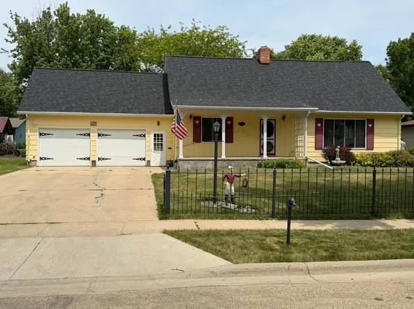 417 18th Ave NE, Aberdeen, SD 57401